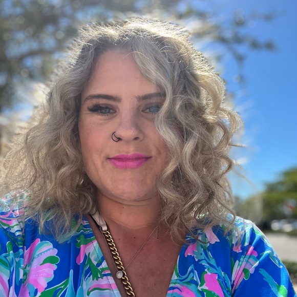 Meet your Posher, Meegan 💗✨ - Picture 4 of 8